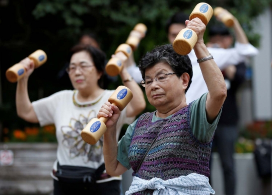 Semangat lansia di Jepang jaga kebugaran dengan angkat barbel