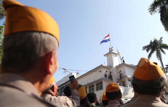 Mengenang kegigihan arek-arek Suroboyo robek bendera Belanda