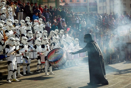 Ketika Darth Vader dan prajuritnya tampil jadi marching band