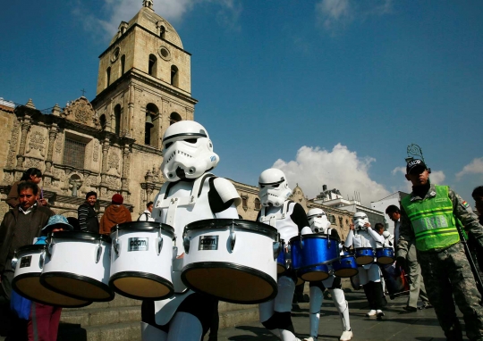 Ketika Darth Vader dan prajuritnya tampil jadi marching band