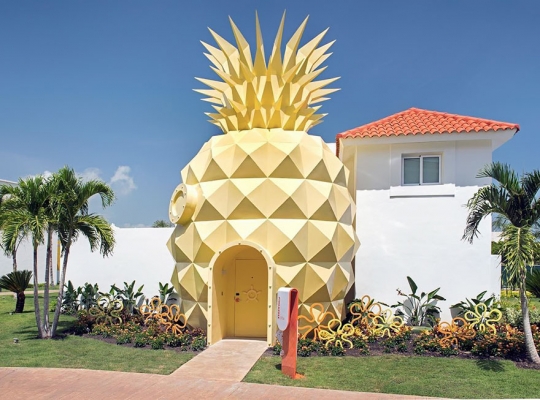 Ingin tinggal di rumah nanas Spongebob? Menginap saja di resort ini
