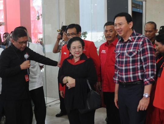 Megawati saat tuntun pasangan Ahok-Djarot ke KPU