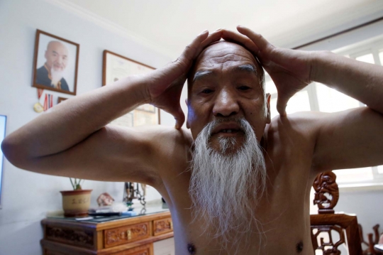 Semangat kakek 70 tahun keliling dunia demi promosikan kungfu
