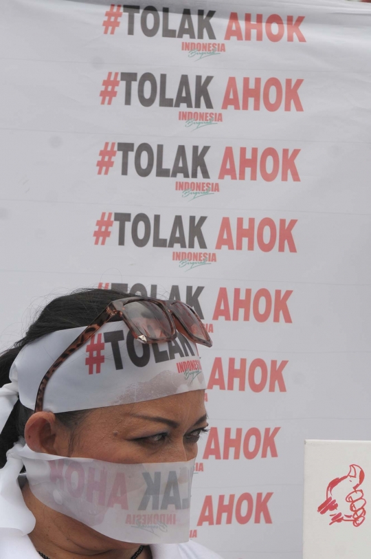 Aksi tolak Ahok lewat cap jempol darah