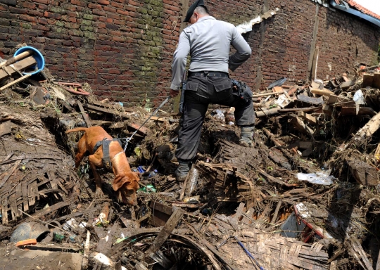 Polda Jabar kerahkan anjing K-9 cari korban hilang banjir Garut