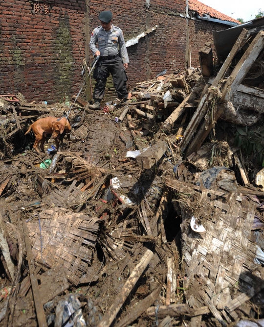 Polda Jabar kerahkan anjing K-9 cari korban hilang banjir Garut