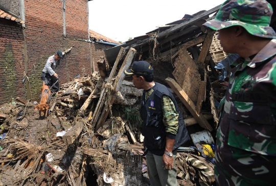 Polda Jabar kerahkan anjing K-9 cari korban hilang banjir Garut