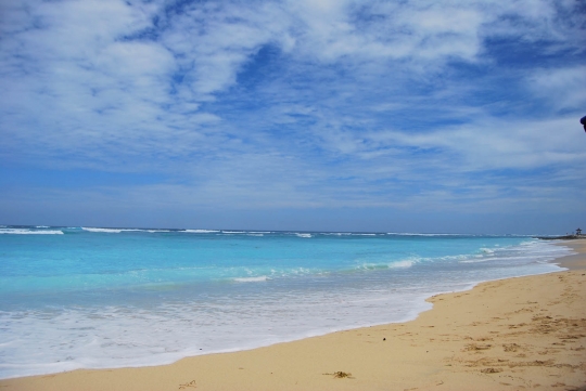 Keeksotisan pasir perawan di Pantai Pandawa