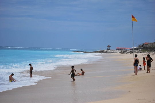 Keeksotisan pasir perawan di Pantai Pandawa