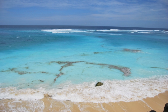 Keeksotisan pasir perawan di Pantai Pandawa