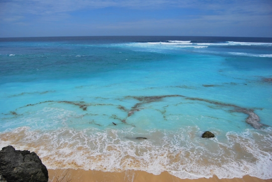 Keeksotisan pasir perawan di Pantai Pandawa