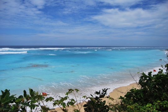 Keeksotisan pasir perawan di Pantai Pandawa