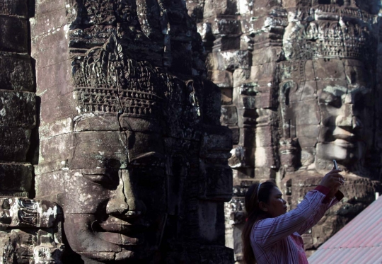 Mengagumi keindahan Candi Bayon di Kamboja