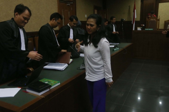 Damayanti menangis usai divonis 4,5 tahun bui