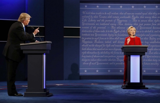 Duel sengit Hillary dan Trump di panggung debat capres