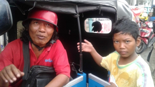 Kisah bocah Irwan dan sang ayah hidup 11 tahun di bajaj