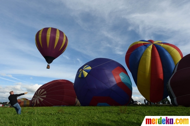 Foto : Keseruan festival balon udara di Irlandia merdeka.com