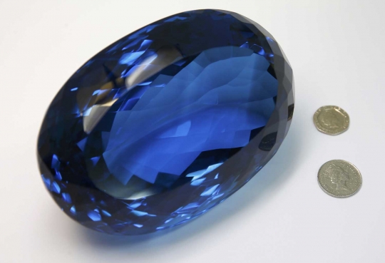 Inilah Blue Topaz, batu akik tercantik dan terbesar di dunia