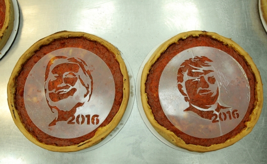 Uniknya piza berwajah Hillary dan Trump