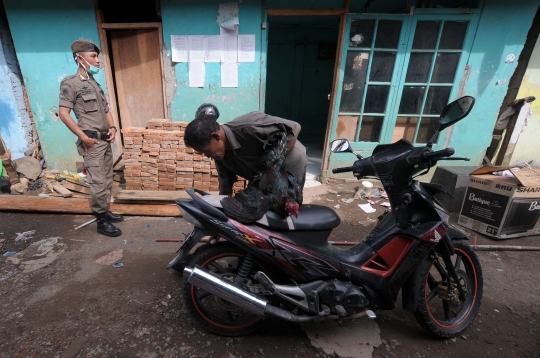 Kesedihan warga Bukit Duri saat rumahnya digusur