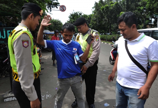 Jelang Pilgub DKI, polisi razia lapo dan Terminal Pasar Senen