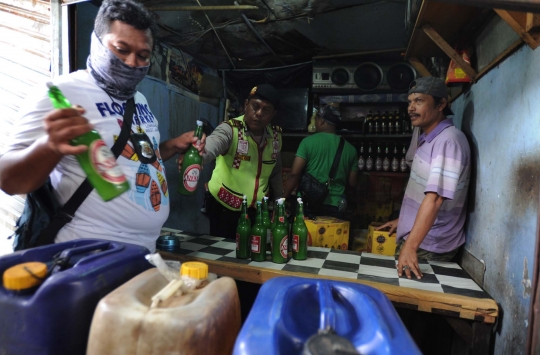 Jelang Pilgub DKI, polisi razia lapo dan Terminal Pasar Senen