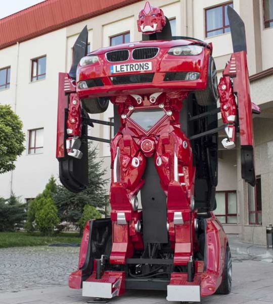 Ini dia wujud nyata mobil robot Transformers di Turki