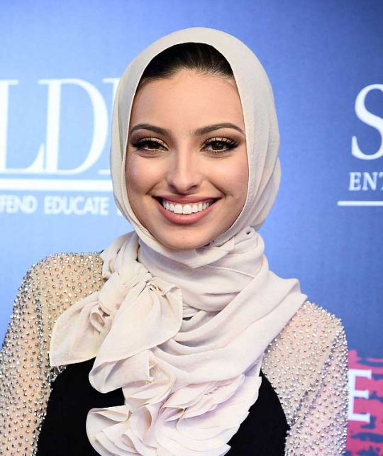 Intip kecantikan Tagouri, wanita berhijab yang jadi model Playboy