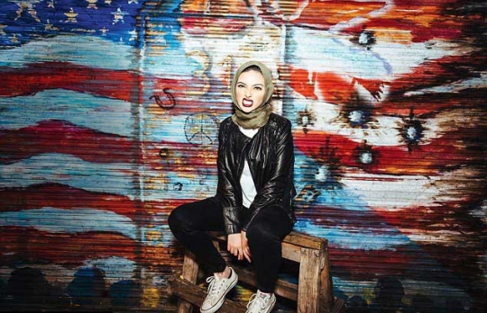 Intip kecantikan Tagouri, wanita berhijab yang jadi model Playboy