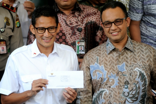 Anies Baswedan dampingi Sandiaga serahkan LHKPN ke KPK