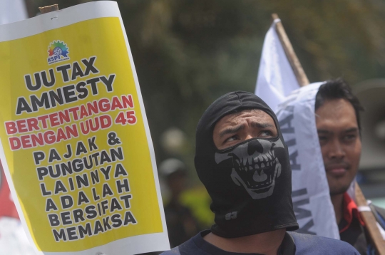 Aksi ribuan buruh tolak UU Tax Amnesti di Istana Merdeka