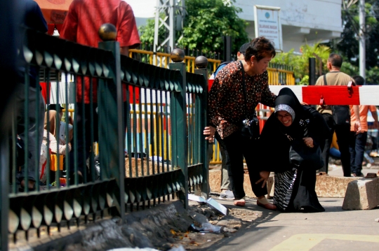 Pintu perlintasan KA di Pasar Senin resmi ditutup