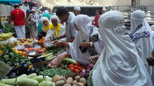 Keseruan berbelanja di 'pasar rasa Indonesia' Makkah