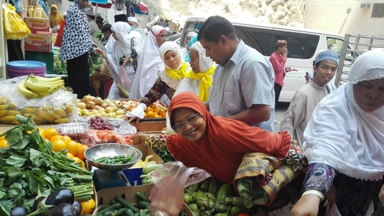 Keseruan berbelanja di 'pasar rasa Indonesia' Makkah