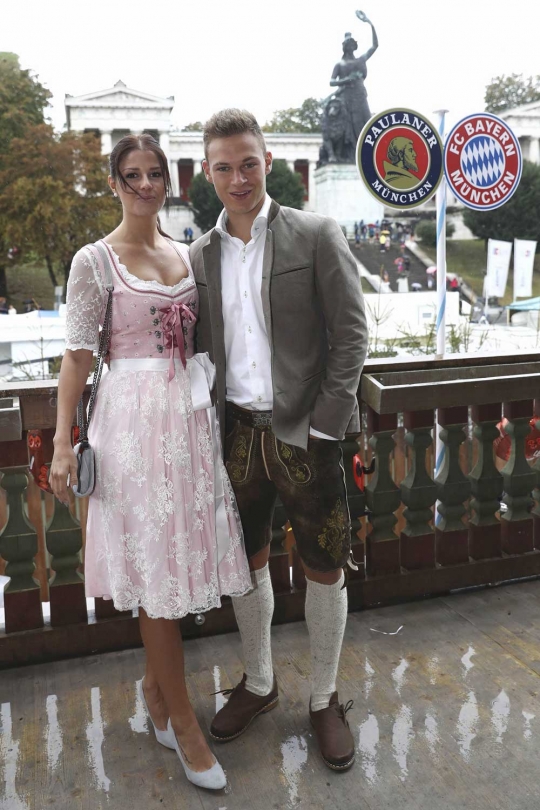 Mesranya para pemain Bayern bersama istri cantiknya di Oktoberfest