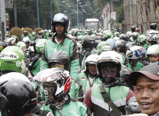 Aksi long march pengemudi Go-Jek lumpuhkan jalanan Kemang