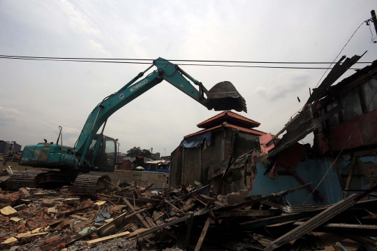 Alat berat DKI lanjutkan penggusuran pemukiman Bukit Duri