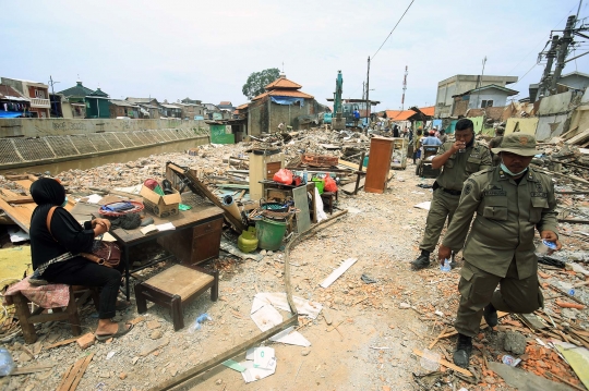 Alat berat DKI lanjutkan penggusuran pemukiman Bukit Duri