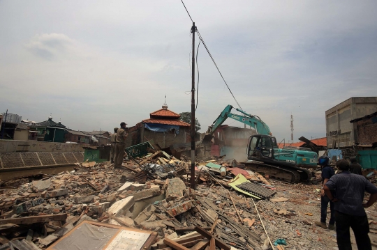 Alat berat DKI lanjutkan penggusuran pemukiman Bukit Duri
