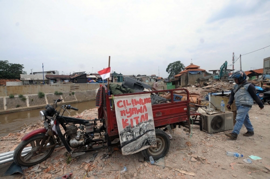 Alat berat DKI lanjutkan penggusuran pemukiman Bukit Duri