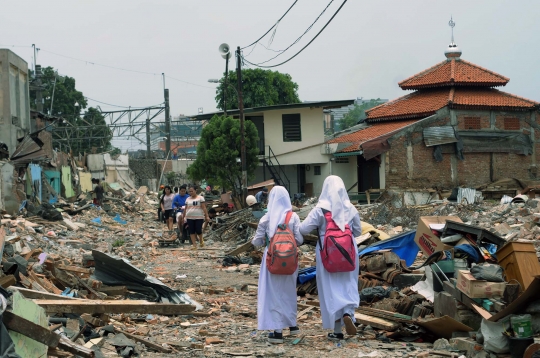 Alat berat DKI lanjutkan penggusuran pemukiman Bukit Duri