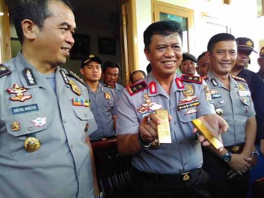 Ini emas dan uang palsu Najemiah pemberian Dimas Kanjeng