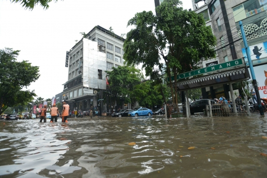 Banjir setengah meter rendam Kemang