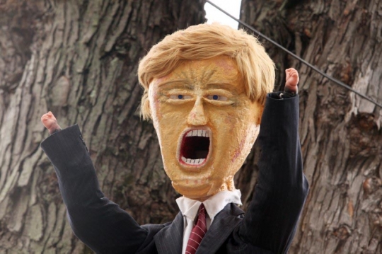 Lucu atau konyol, warga AS jadikan Donald Trump ikon Halloween
