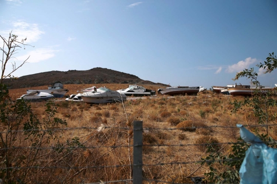 Ribuan pelampung imigran kotori Yunani