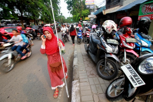 Warga keluhkan alih fungsi trotoar di depan Stasiun Bekasi