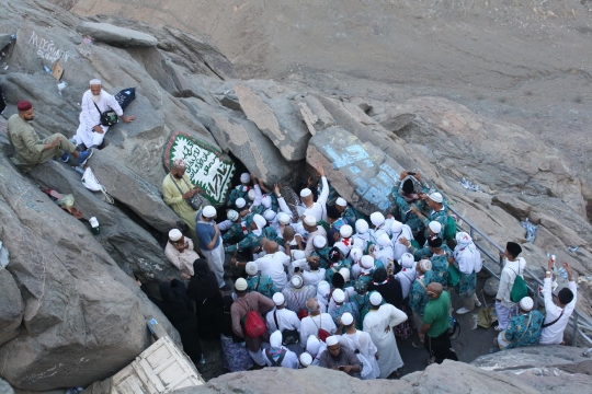 Mendaki ke puncak kenabian Muhammad SAW di Jabal Nur