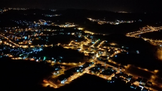 Mengagumi keindahan malam Kota Makkah dari ketinggian 642 meter