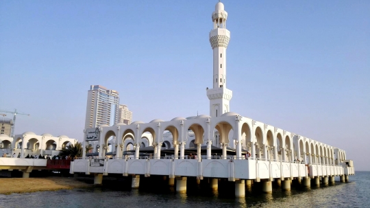 Melihat kemegahan Masjid Apung Jeddah