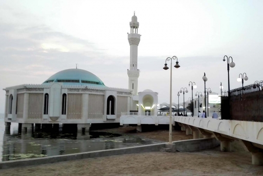 Melihat kemegahan Masjid Apung Jeddah